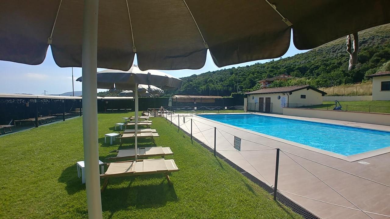 Hotel Piscina La Suite Prossedi Eksteriør billede