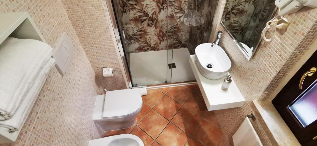 Hotel Piscina La Suite Prossedi Eksteriør billede