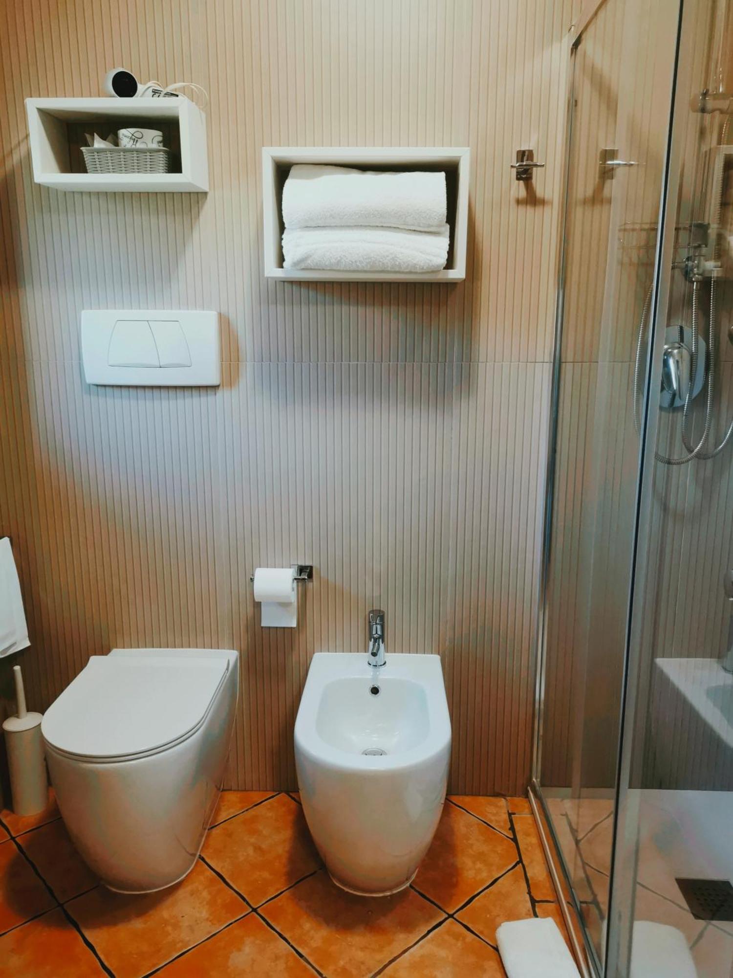 Hotel Piscina La Suite Prossedi Eksteriør billede