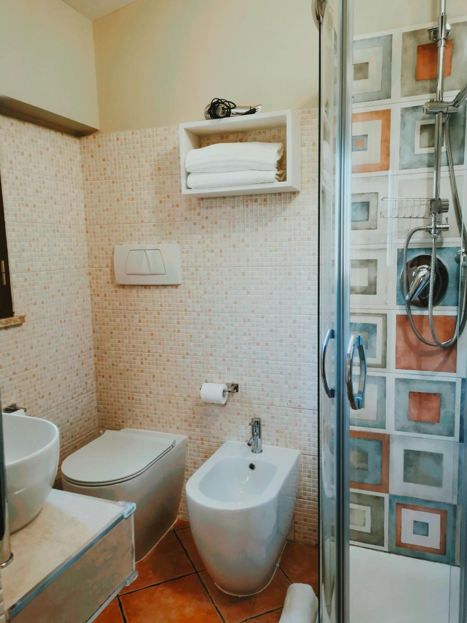Hotel Piscina La Suite Prossedi Eksteriør billede